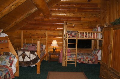 Bean's Lodge, sleep 9, fully equip near WYellowstone, easy access to all spots