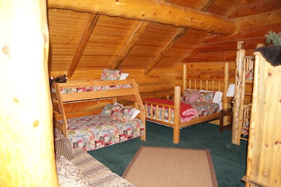 Bean's Lodge, sleep 9, fully equip near WYellowstone, easy access to all spots