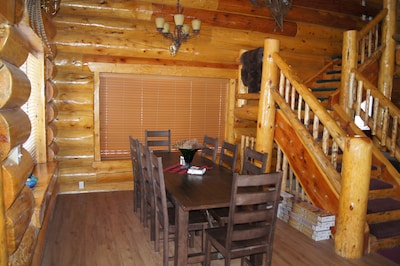 Bean's Lodge, sleep 9, fully equip near WYellowstone, easy access to all spots