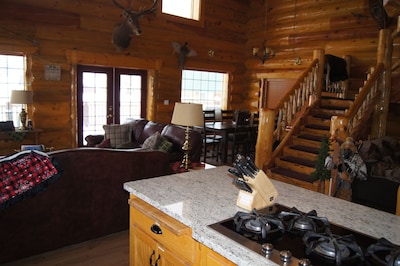 Bean's Lodge, sleep 9, fully equip near WYellowstone, easy access to all spots