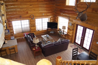 Bean's Lodge, sleep 9, fully equip near WYellowstone, easy access to all spots