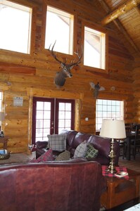 Bean's Lodge, sleep 9, fully equip near WYellowstone, easy access to all spots