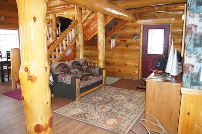 Bean's Lodge, sleep 9, fully equip near WYellowstone, easy access to all spots