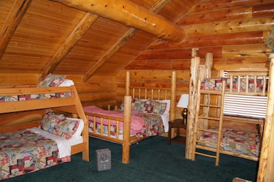 Bean's Lodge, sleep 9, fully equip near WYellowstone, easy access to all spots