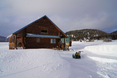 Bean's Lodge, sleep 9, fully equip near WYellowstone, easy access to all spots