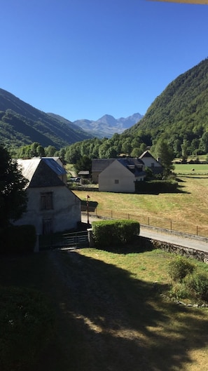 Vue du fond de vallée depuis la terrasse