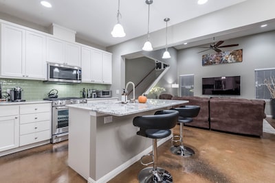 Beautiful Brand New Home-5 Min to Downtown Austin