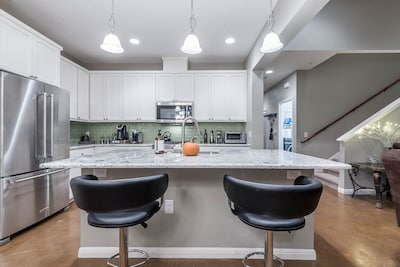 Beautiful Brand New Home-5 Min to Downtown Austin