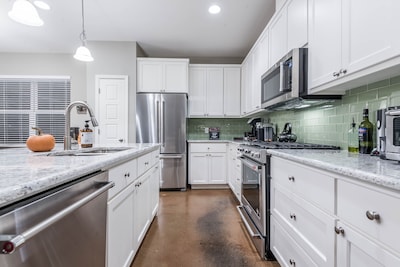 Beautiful Brand New Home-5 Min to Downtown Austin