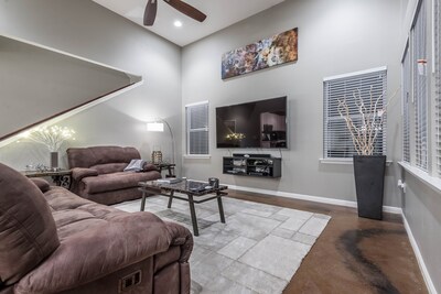 Beautiful Brand New Home-5 Min to Downtown Austin