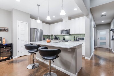 Beautiful Brand New Home-5 Min to Downtown Austin