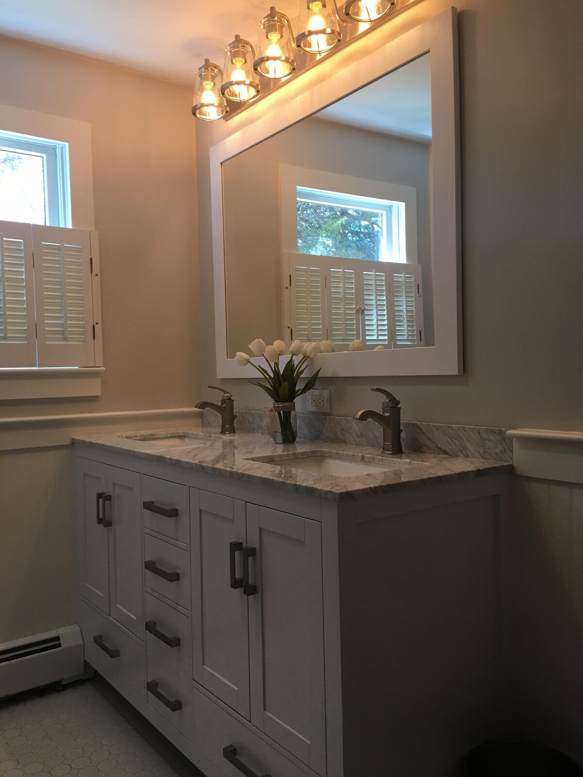 3 bed/2 bath, Central Air, 4/10 mile to Beach w/Pass, Bikes & Kayaks!