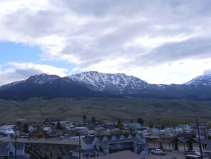 Overlook of Gardiner and mountain view