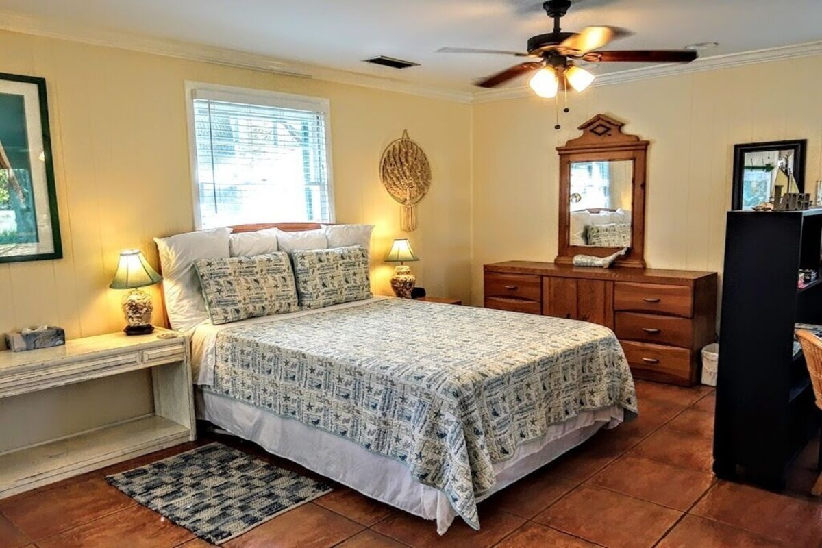CoastalCreekfrontStudio! Pets ok, near everything you want to do in Coastal Ga!