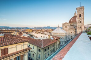 Vista panoramica su Piazza Duomo dal terrazzo.