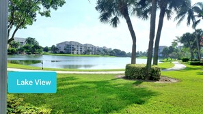 Beautiful Lake Views from Patio & Living Area - walk to Jupiter Beach