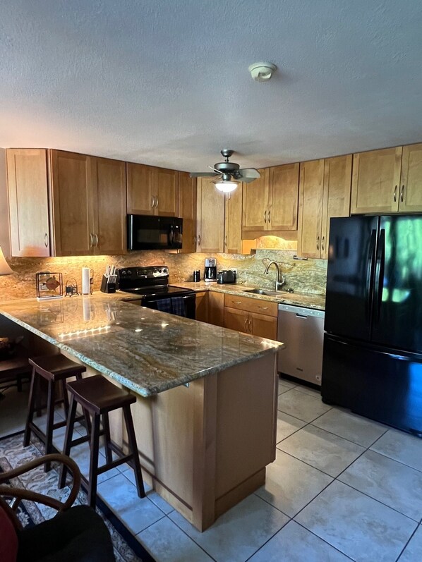  Full Granite, Rich Wood Cabinets w/Lighting underneath