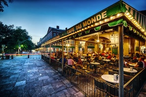 NIGHT TIME - at Café Du Monde.