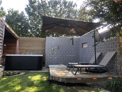 Outdoor shower, hot tub, pleasure pit(additional cost), sound system