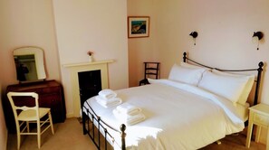 Double bedroom, pocket sprung mattress, crisp linen sheets, lovely church view