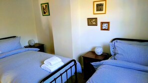 Twin bedroom with pocket sprung mattresses and crisp linen sheets