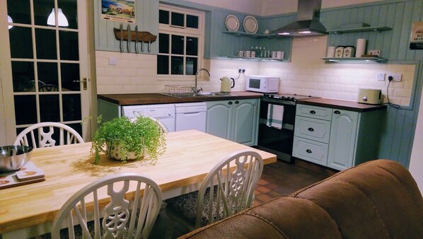 Spacious, fully equipped kitchen with large dining table