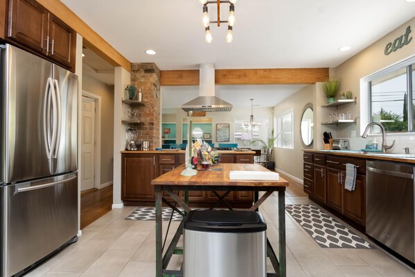 Large downstairs chef's kitchen 