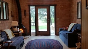 Cozy and quiet. Cool in the summertime under the large oak trees.