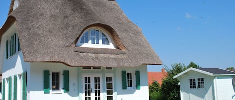 Außenseite Ferienhaus [Sommer]