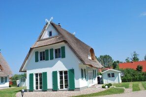 Außenseite Ferienhaus [Sommer]