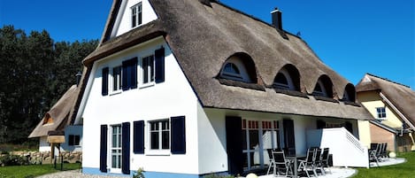 Außenseite Ferienhaus [Sommer]