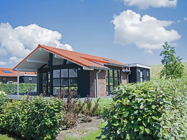 Stugans exteriör [sommar]