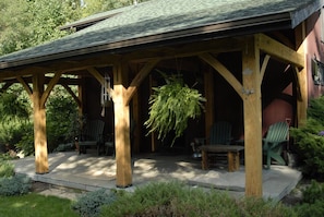 Covered post and beam porch