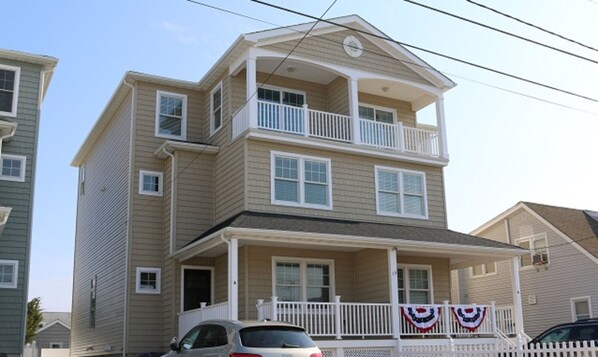 Duplex property. 19a is located on left side. 
3 floors and has private backyard