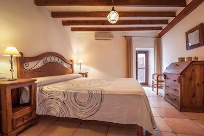 Cozy restored Mallorcan house. Ideal for families, cyclists, groups ...