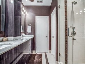 Master bath is on point 