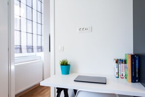 Centro de negocios en la habitación
