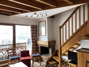 Lounge Dining Area