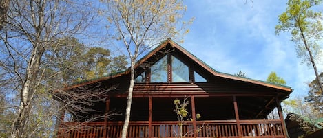 Smoky Cozy is just a 2br/2ba + Loft Cozy cabin! 