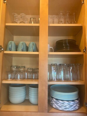 Well-stocked kitchen with service for up to 24 guests comfortably