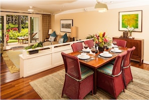 Dining room with garden view