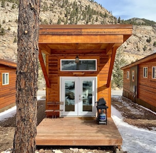 "Skiers" Tiny Home Cabin in the Rocky Mountains