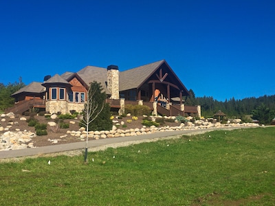 Welcome to Five Star Ranch located on over 20 acres in the Cougar Gulch area.