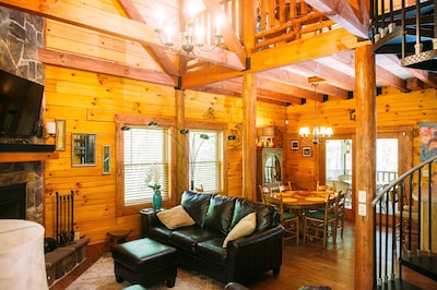 Living room/dining area