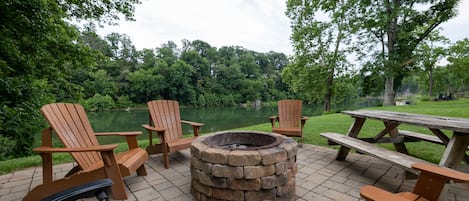 Enjoy a fireplace by the gorgeous waterfront location