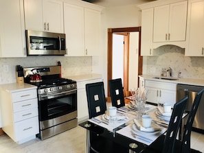 Beautiful kitcgen to cook or relax with family and friends