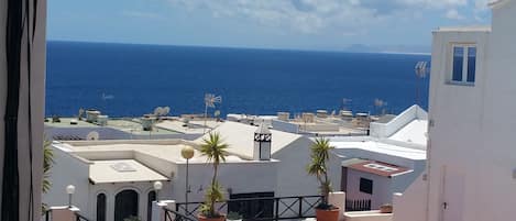 vistas al mar y piscina