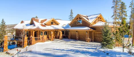 Executive Home 7 minutes from the Slopes of Breck! 