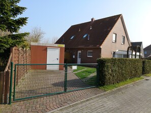 FH Ostfrieslandtraum mit Garage inkl. Wallbox, eingezäuntes Grundstück