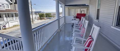 Huge front porch with ocean and Boardwalk views